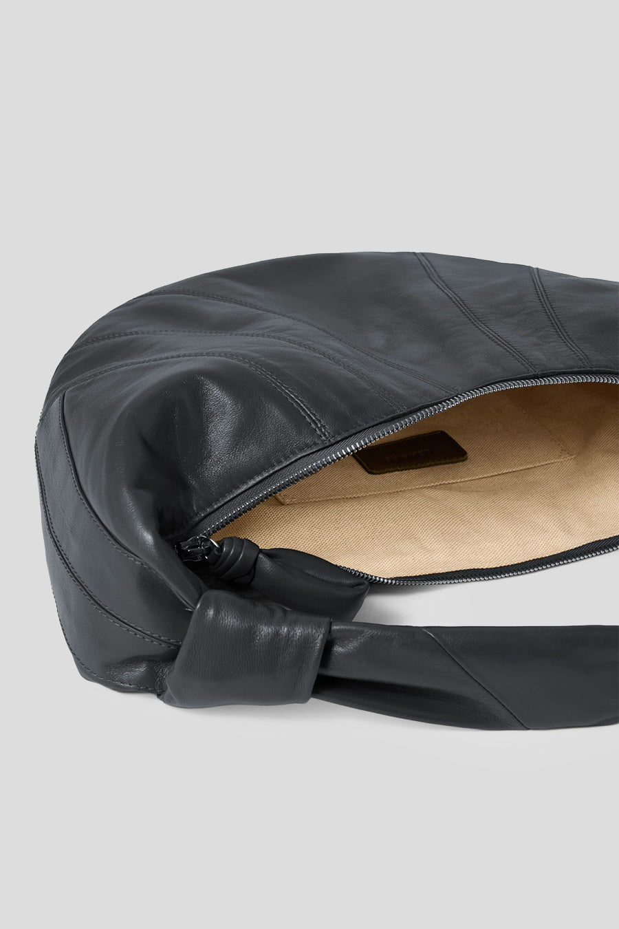 LEMAIRE - SAC FORTUNE CROISSANT NAPPA NOIR - LE LABO STORE