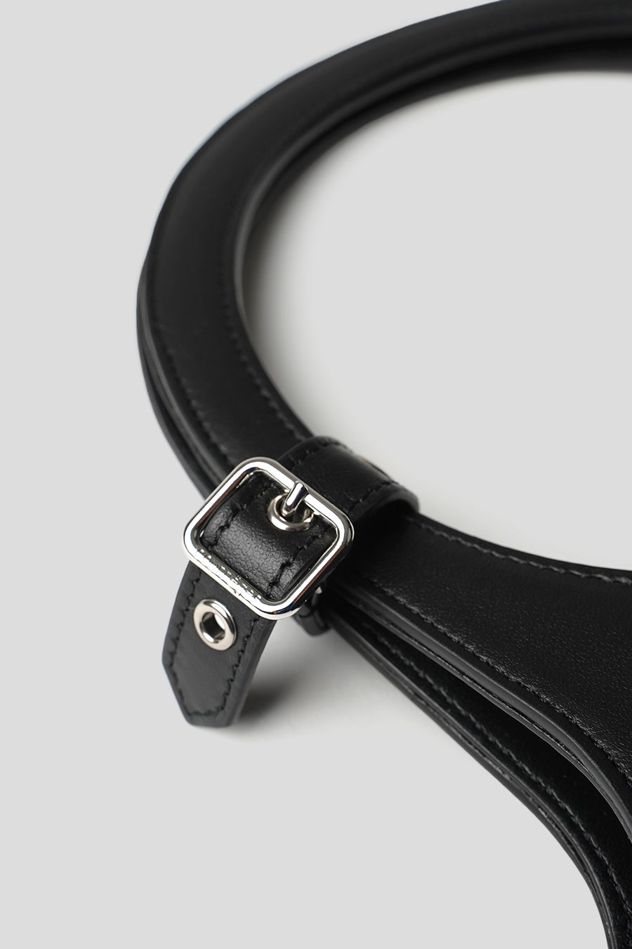 COURRÈGES - SAC HOLY EN CUIR LISSE NOIR - LE LABO STORE