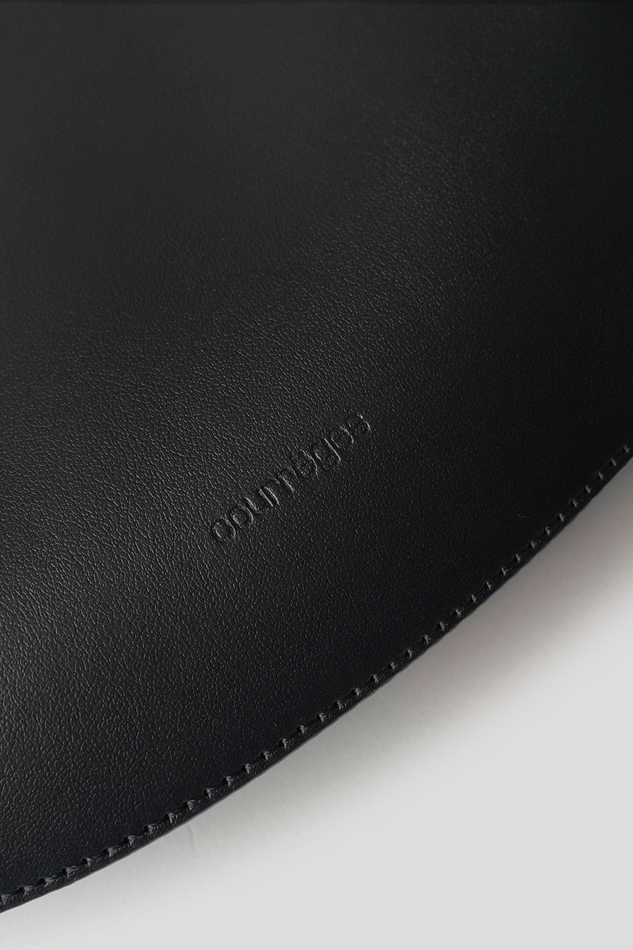 COURRÈGES - SAC HOLY EN CUIR LISSE NOIR - LE LABO STORE