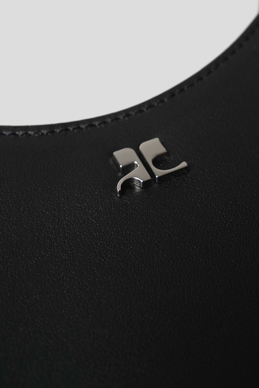COURRÈGES - SAC HOLY EN CUIR LISSE NOIR - LE LABO STORE