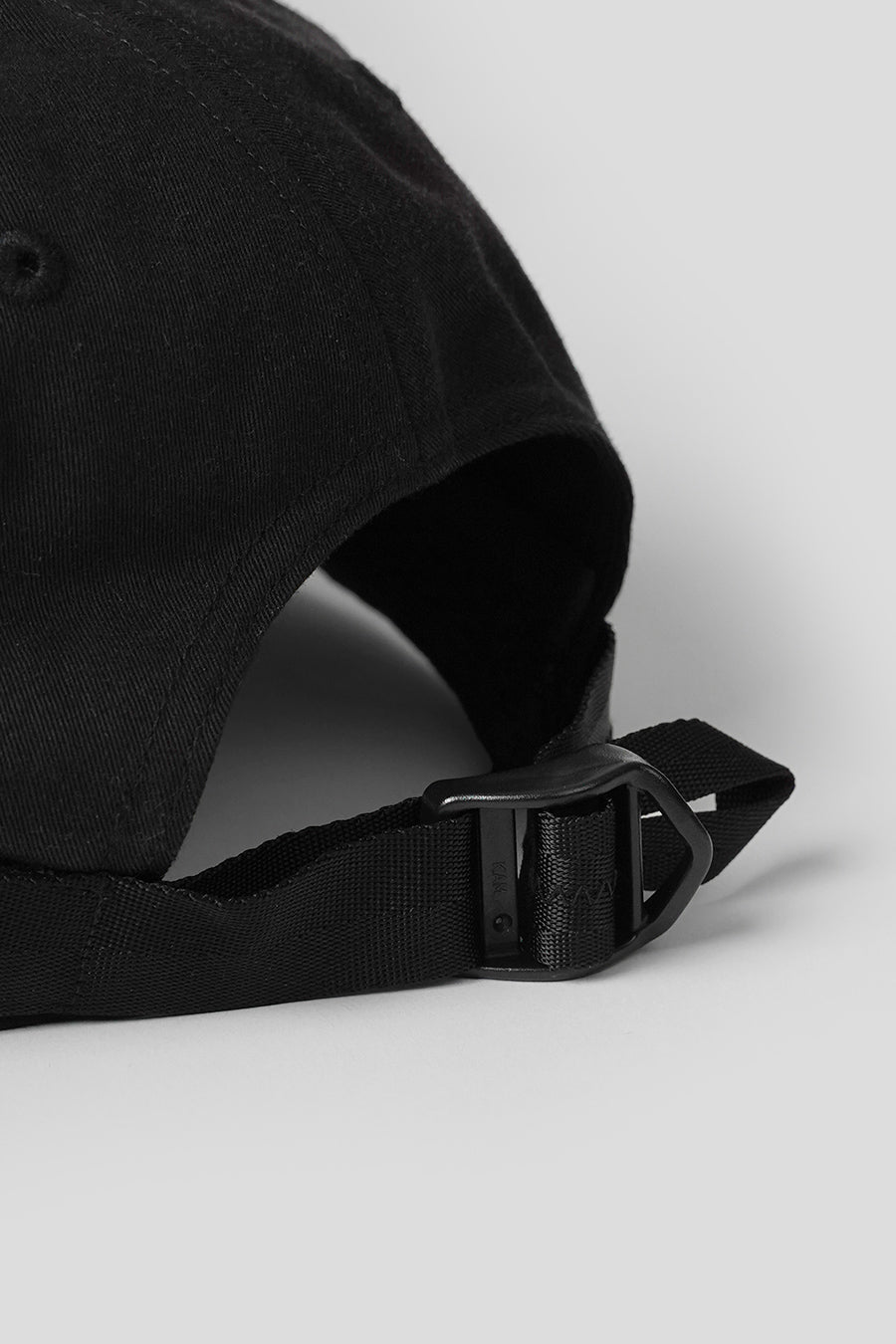 CP COMPANY - CASQUETTE BASEBALL CONTRAST NOIRE - LE LABO STORE