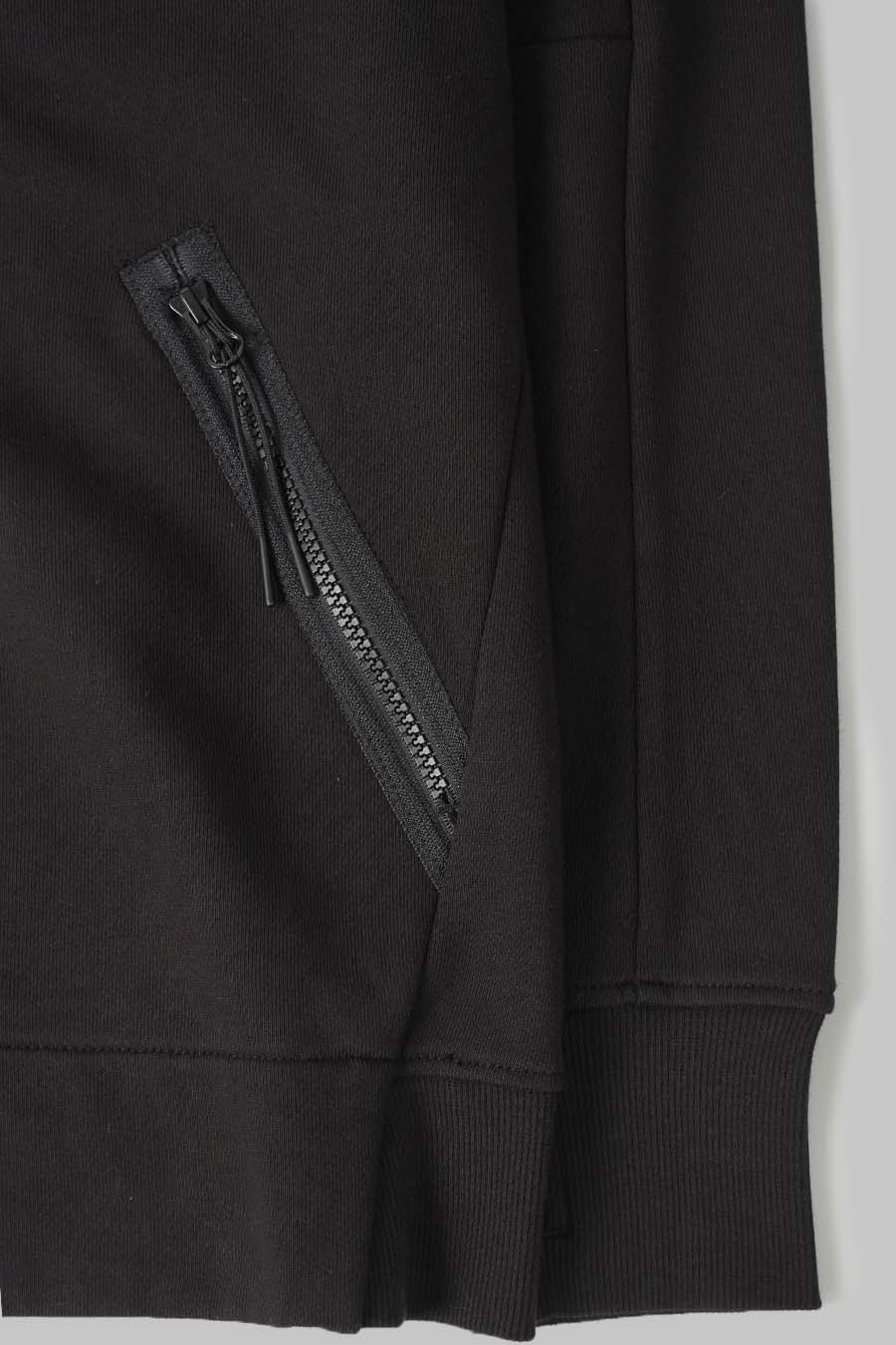 CP COMPANY - BLACK ZIP GOGGLE DIAGONAL RAISED HOODI - LE LABO STORE