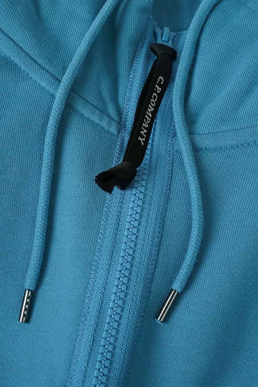 CP COMPANY - AEGEAN BLUE DIAGONAL RAISED GOGGLE FLEECE HOODIE - LE LABO STORE