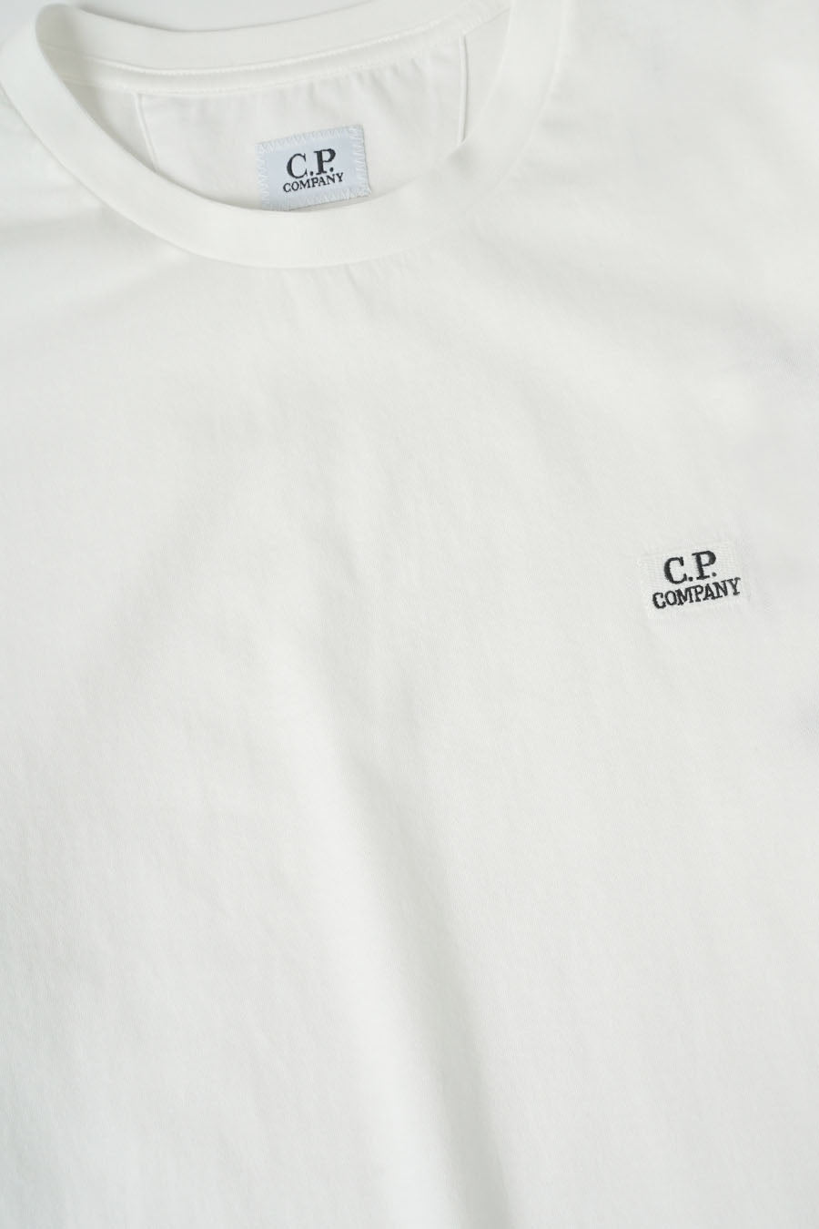 CP COMPANY - WHITE LOGO PATCH T-SHIRT IN JERSEY 30/1 - LE LABO STORE