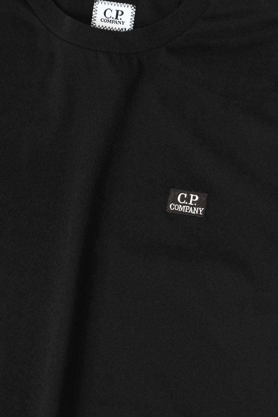 CP COMPANY - BLACK LOGO PATCH T-SHIRT IN JERSEY 30/1 - LE LABO STORE