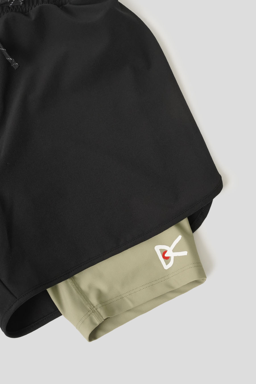 DISTRICT VISION - SHORT TRAIL LAYERED POCKETED NOIR - LE LABO STORE