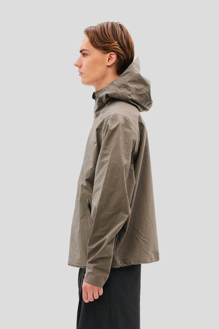 HIKING PATROL - VESTE À CAPUCHE TEXTURÉE WAYPOINT DARK TAUPE - LE LABO STORE