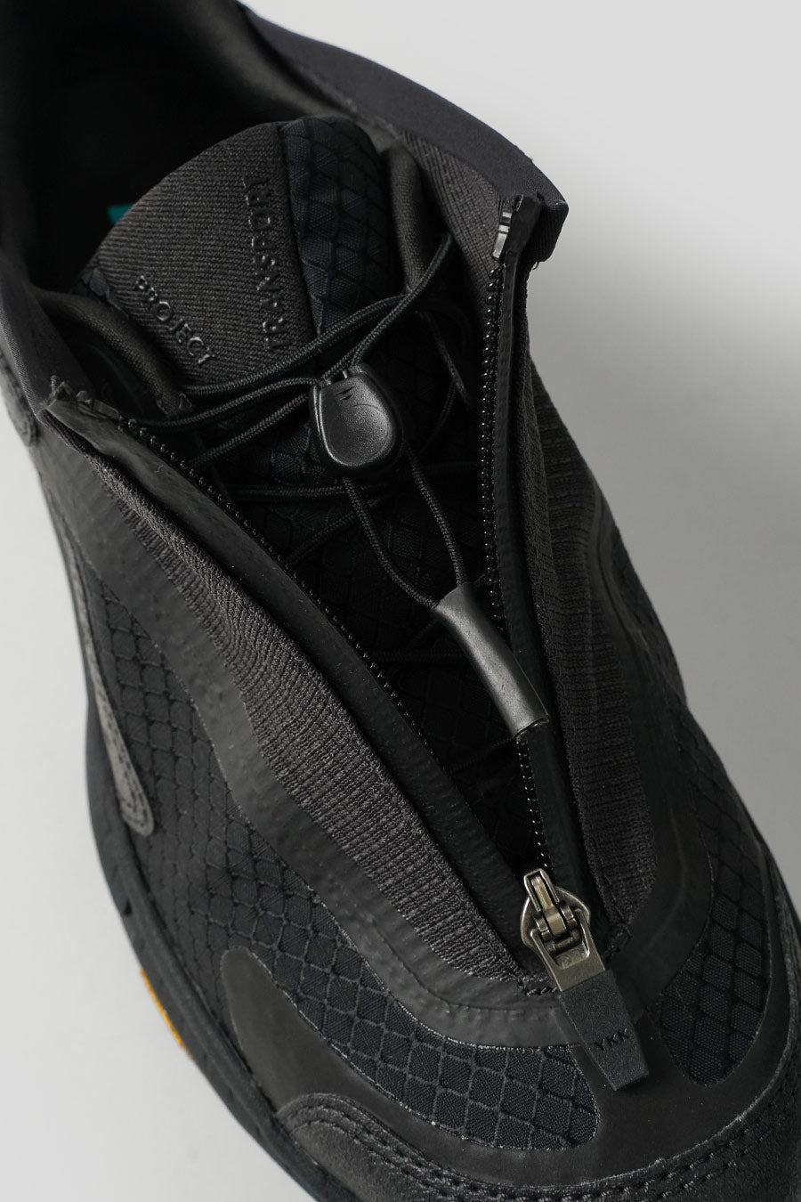 HOKA ONE ONE - SNEAKERS PROJECT TRANSPORT CARBON BLACK ET BLACK - LE LABO STORE