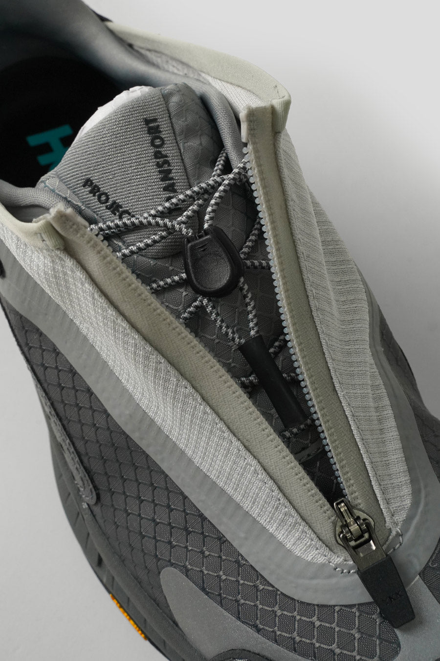 HOKA ONE ONE - SNEAKERS PROJECT TRANSPORT STARDUST ET SATELLITE GREY - LE LABO STORE