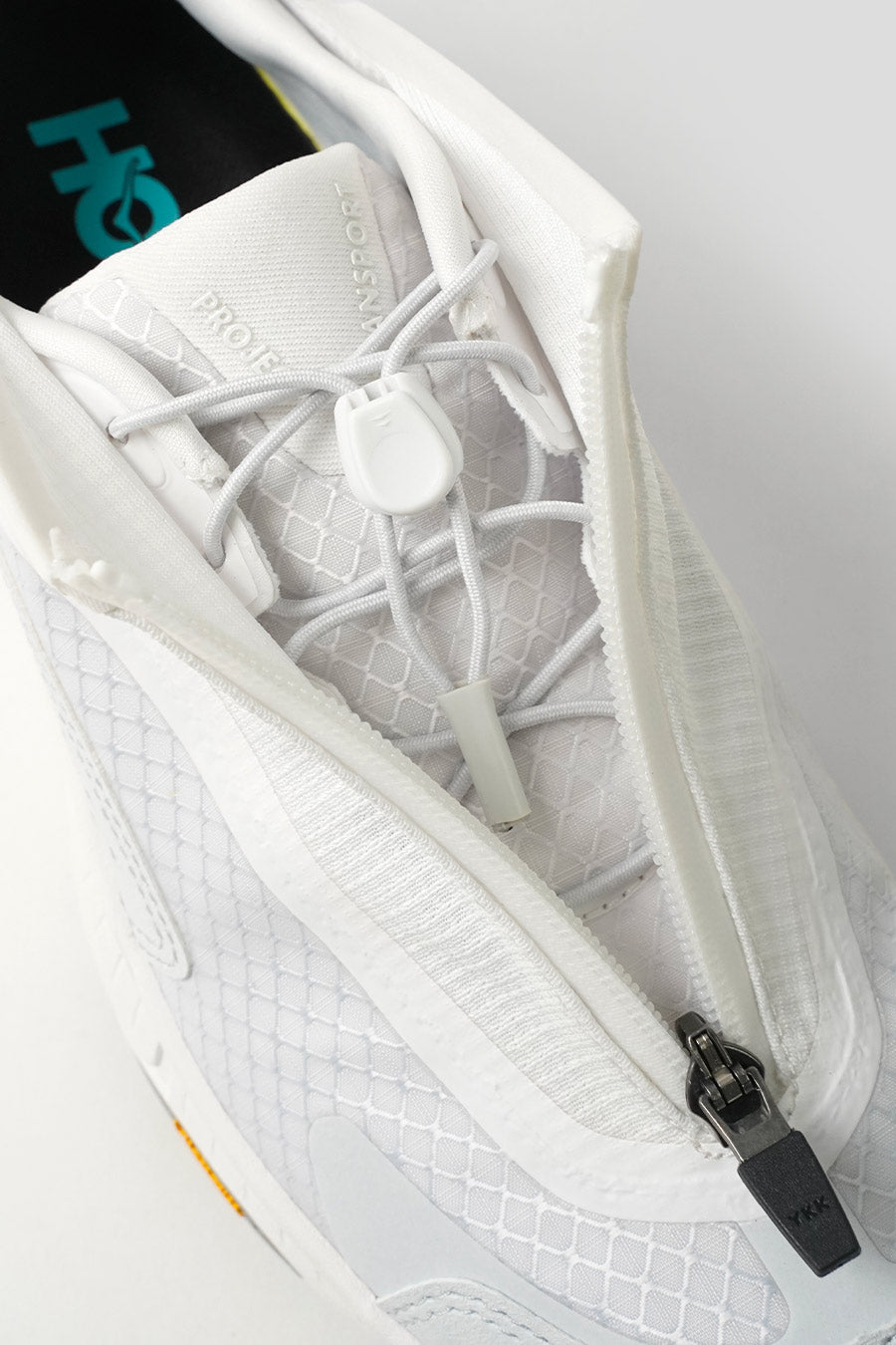 HOKA ONE ONE - SNEAKERS PROJECT TRANSPORT WHITE ET COSMIC GREY - LE LABO STORE