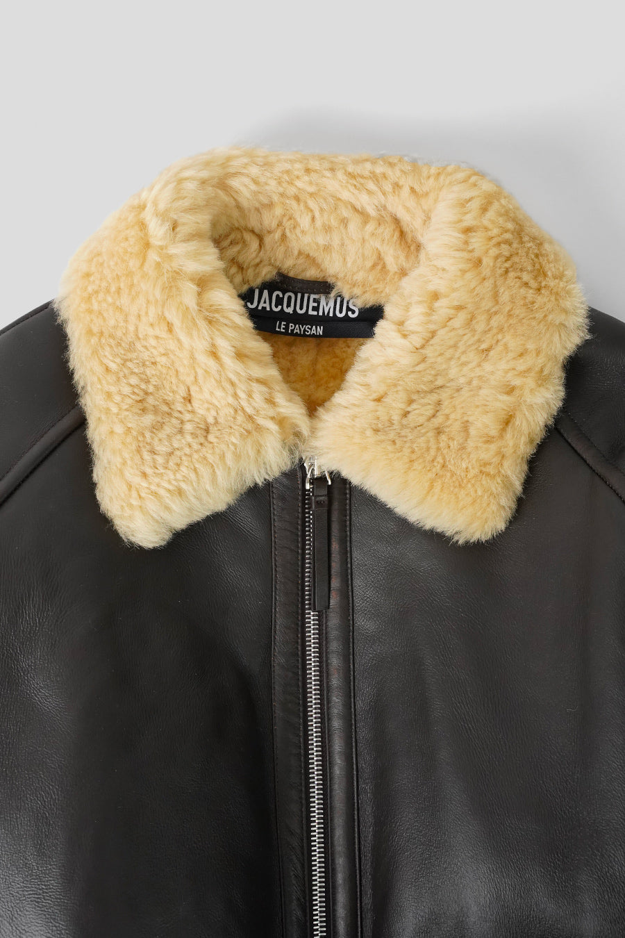 Jacquemus - LE BOMBARDIER MARRON FONCÉ - LE LABO STORE