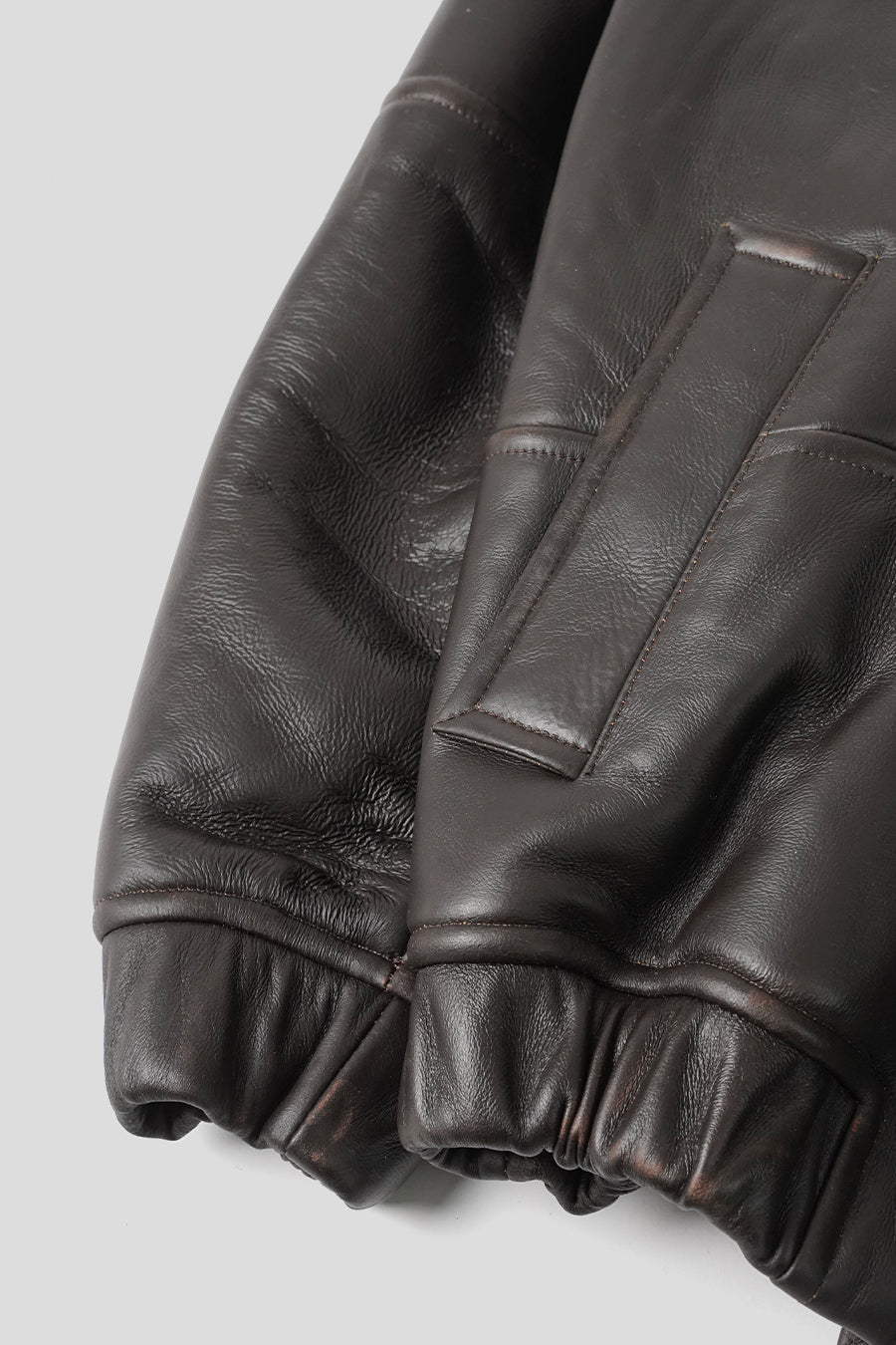 Jacquemus - LE BOMBARDIER MARRON FONCÉ - LE LABO STORE