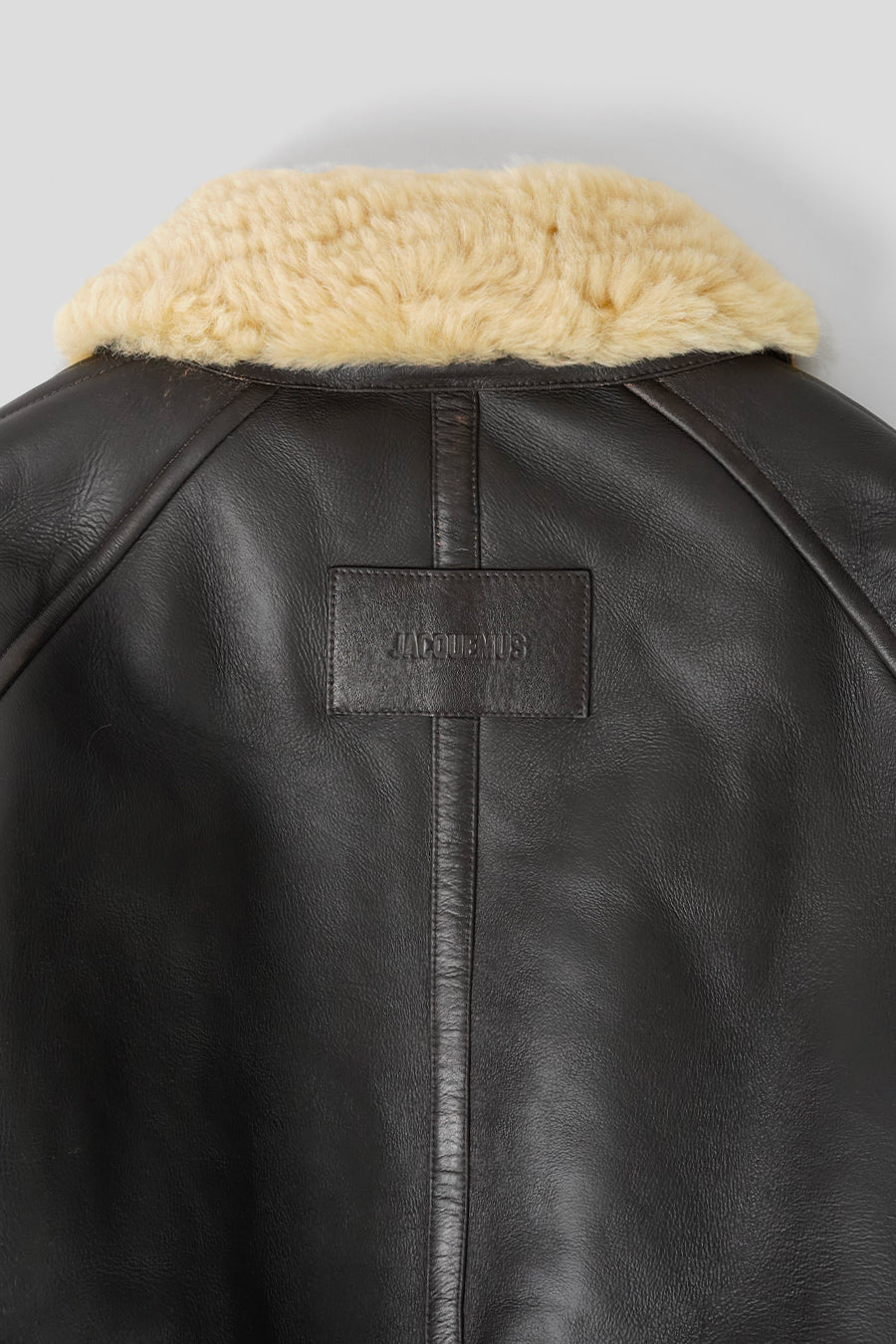 Jacquemus - LE BOMBARDIER MARRON FONCÉ - LE LABO STORE