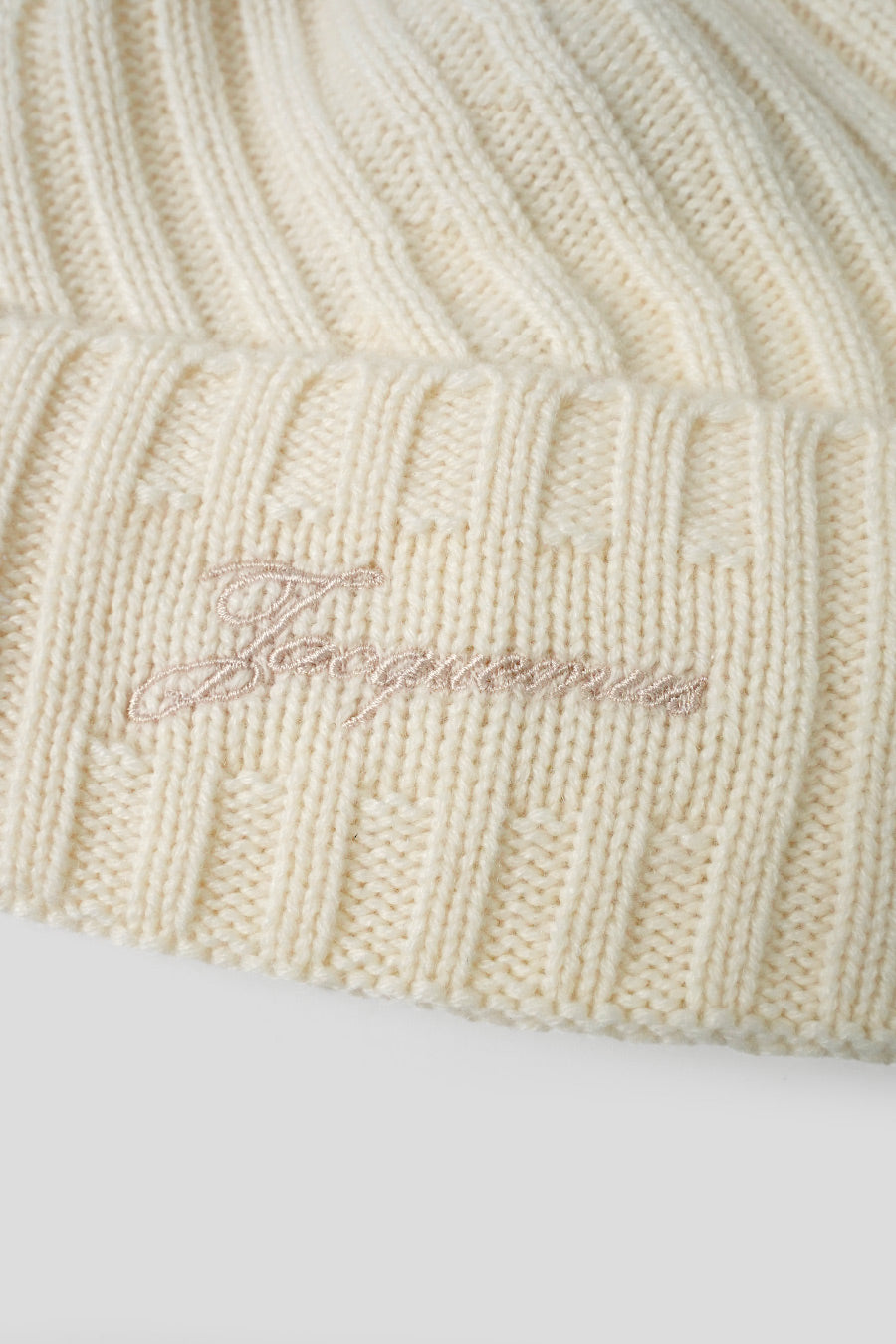 Jacquemus - LE BONNET TOURNI BLANC CASSÉ - LE LABO STORE
