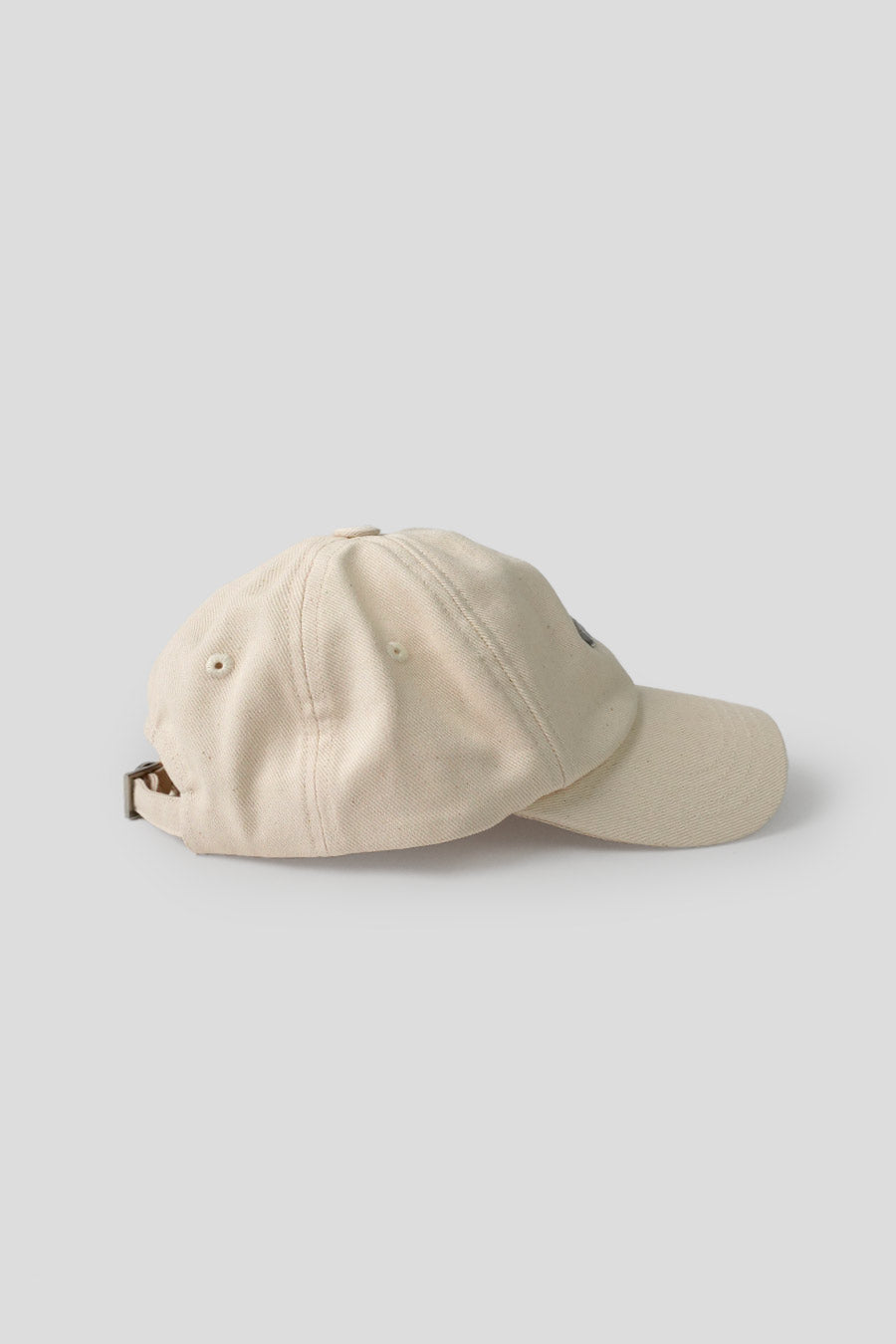 Jacquemus - LE CASQUETTE GADJO BLANC CASSÉ - LE LABO STORE
