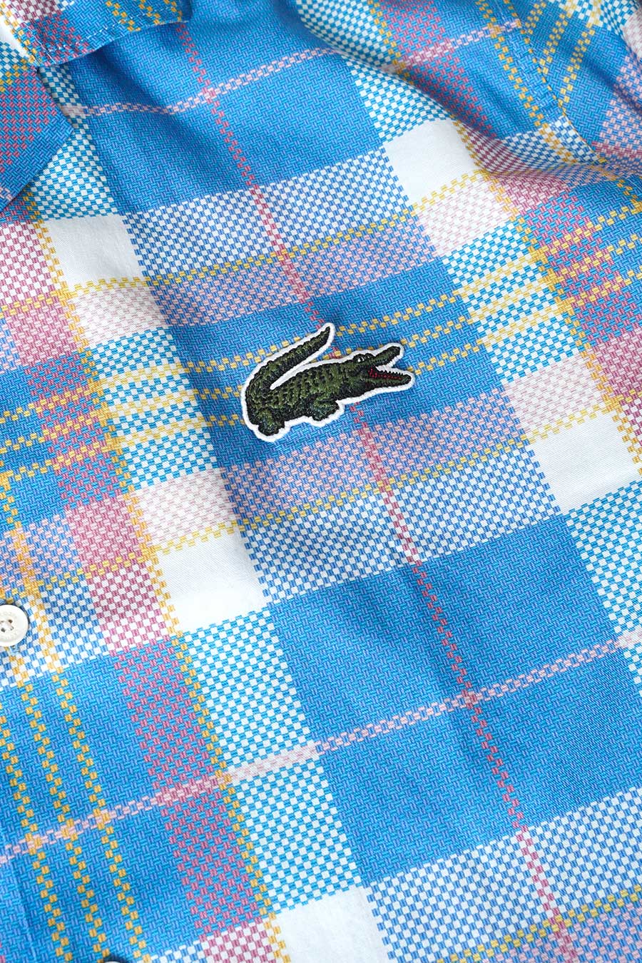 Lacoste CHEMISE MANCHES COURTES À CARREAUX BLEUE ET BLANCHE – LE