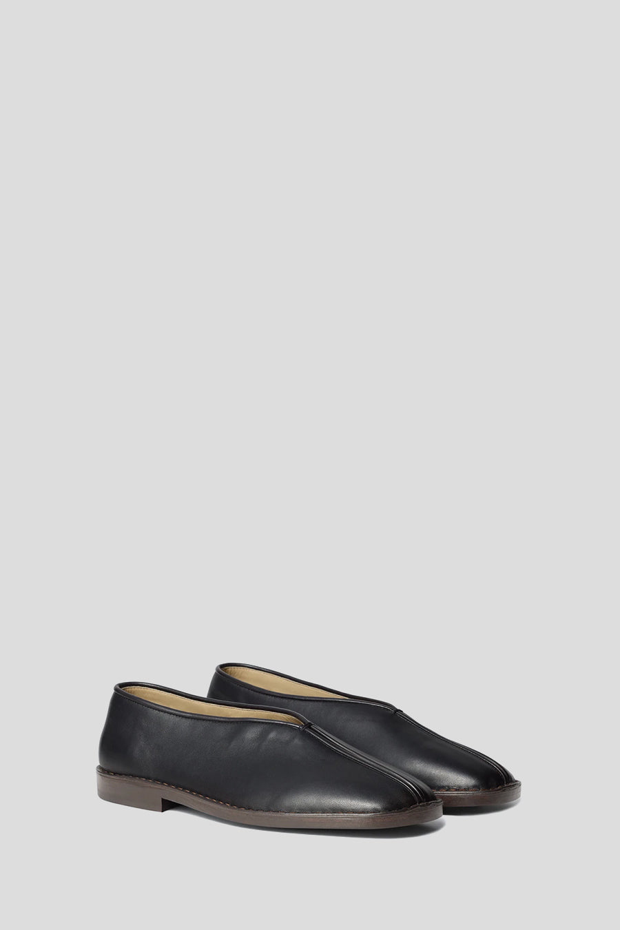 LEMAIRE - CHAUSSONS FLAT PIPPED SLIPPERS NOIR ET CHOCOLAT FONCÉ - LE LABO STORE