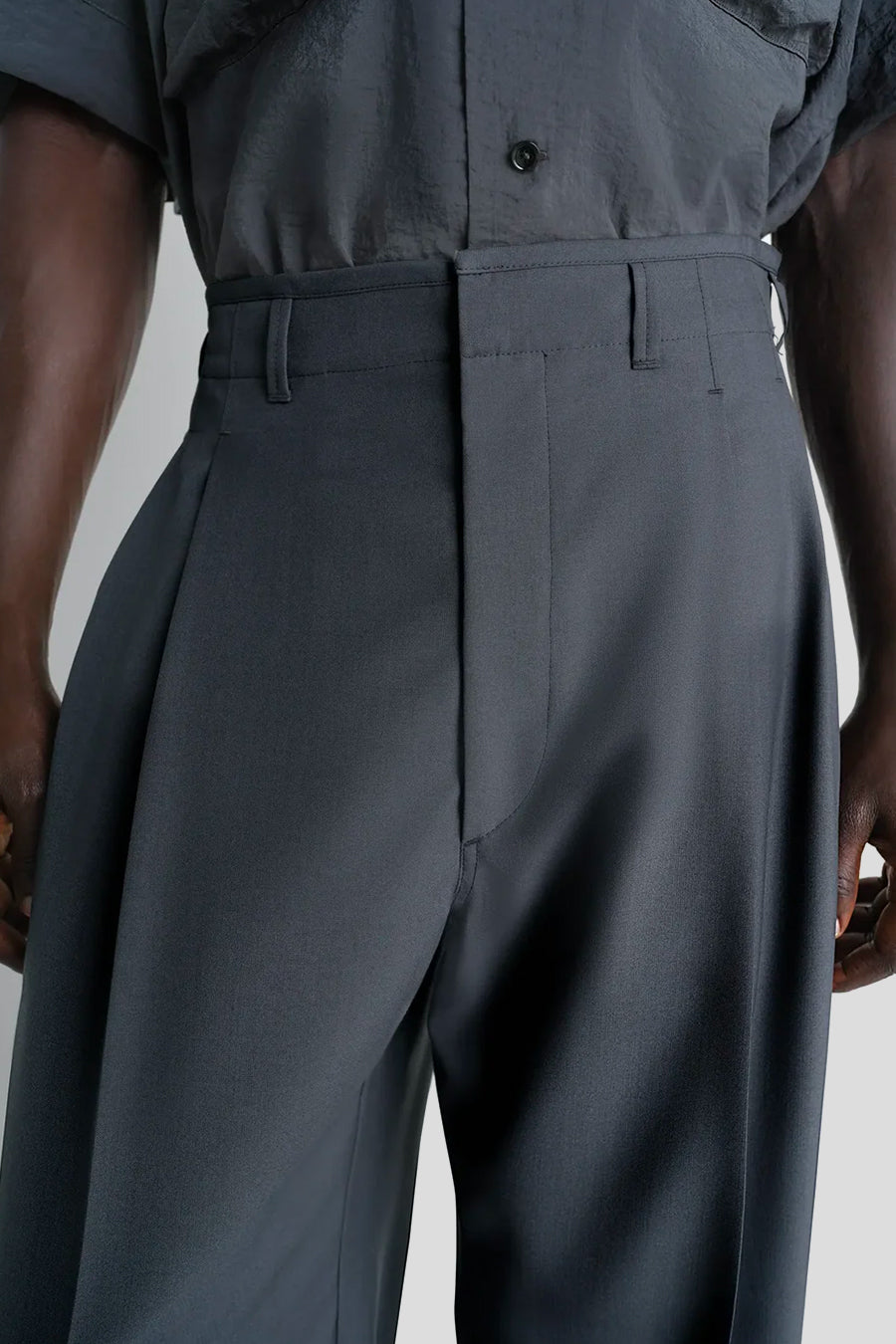 LEMAIRE - CARBON PLEATED TAILORED PANTS - LE LABO STORE