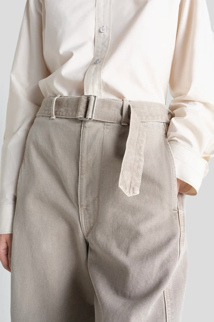 LEMAIRE - PANTALON TWISTED BELTED MOONSTONE - LE LABO STORE