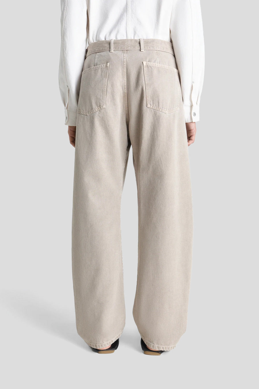 LEMAIRE - PANTALON TWISTED BELTED MOONSTONE - LE LABO STORE