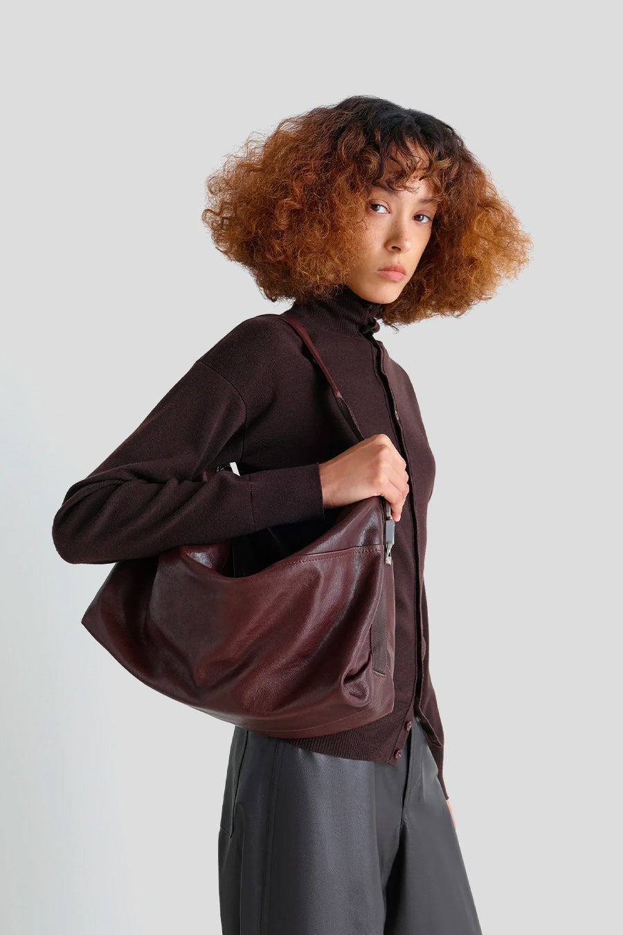 LEMAIRE - SAC BERLINGOT HOBO EN CUIR ESPRESSO - LE LABO STORE