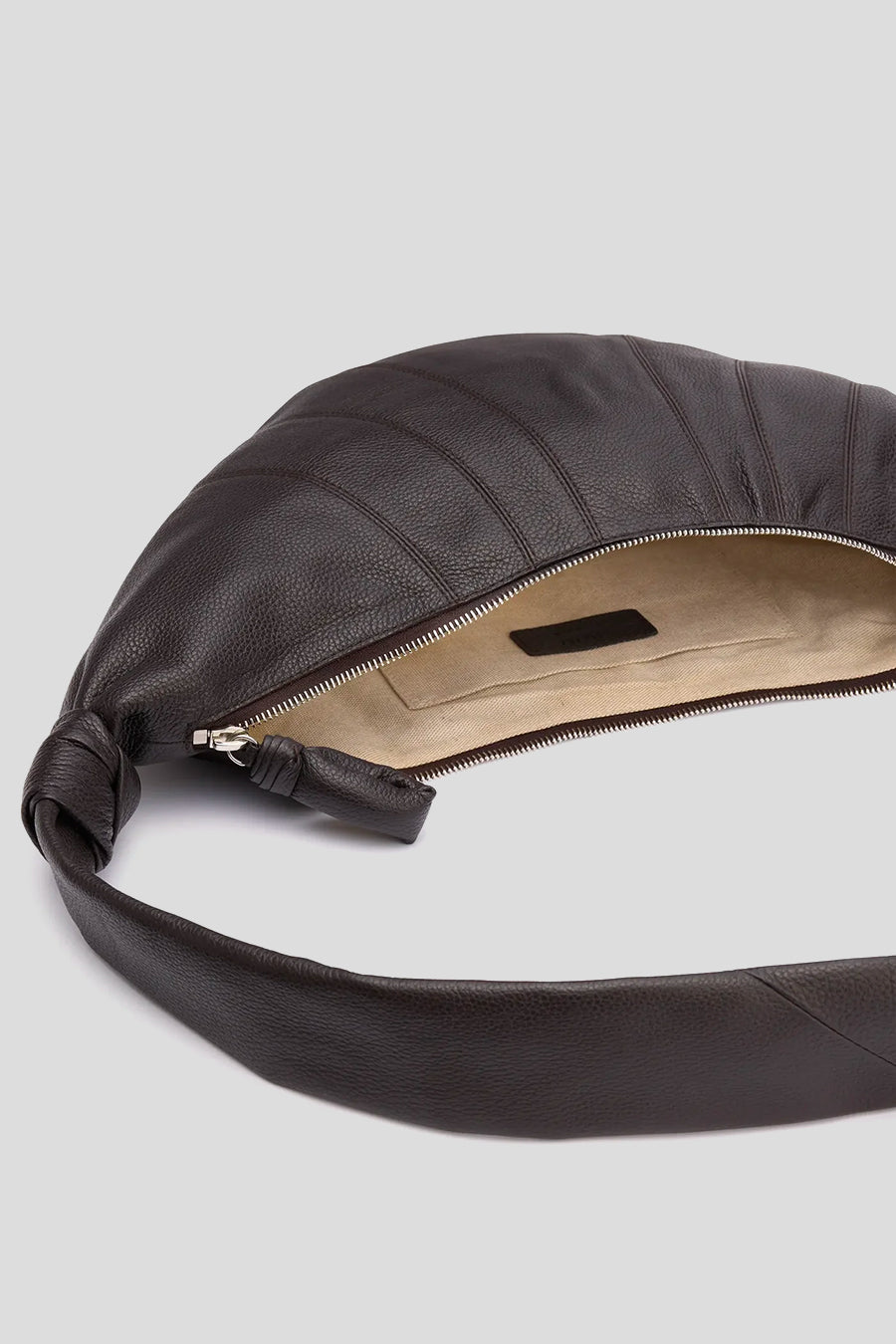 LEMAIRE - SAC MEDIUM CROISSANT CHOCOLAT FONCÉ - LE LABO STORE