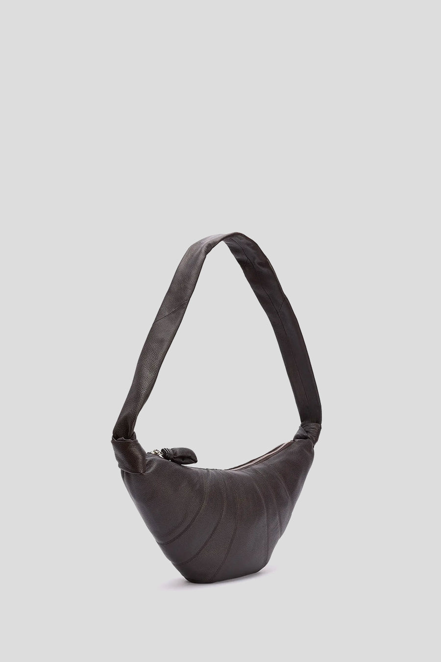 LEMAIRE - SAC MEDIUM CROISSANT CHOCOLAT FONCÉ - LE LABO STORE
