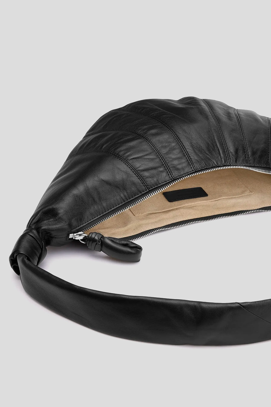 LEMAIRE - SAC MEDIUM CROISSANT NOIR LISSE - LE LABO STORE