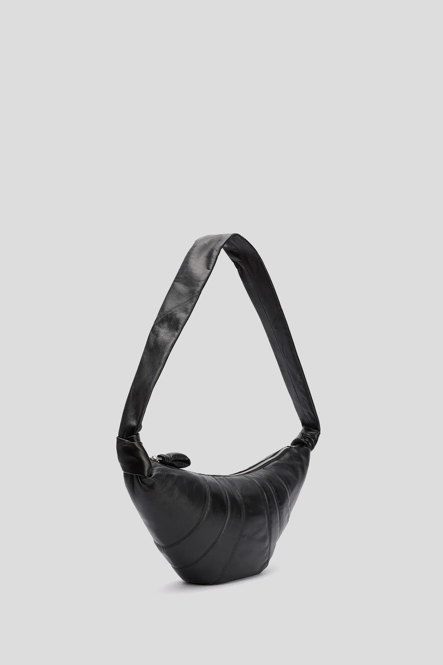 LEMAIRE - SAC MEDIUM CROISSANT NOIR LISSE - LE LABO STORE
