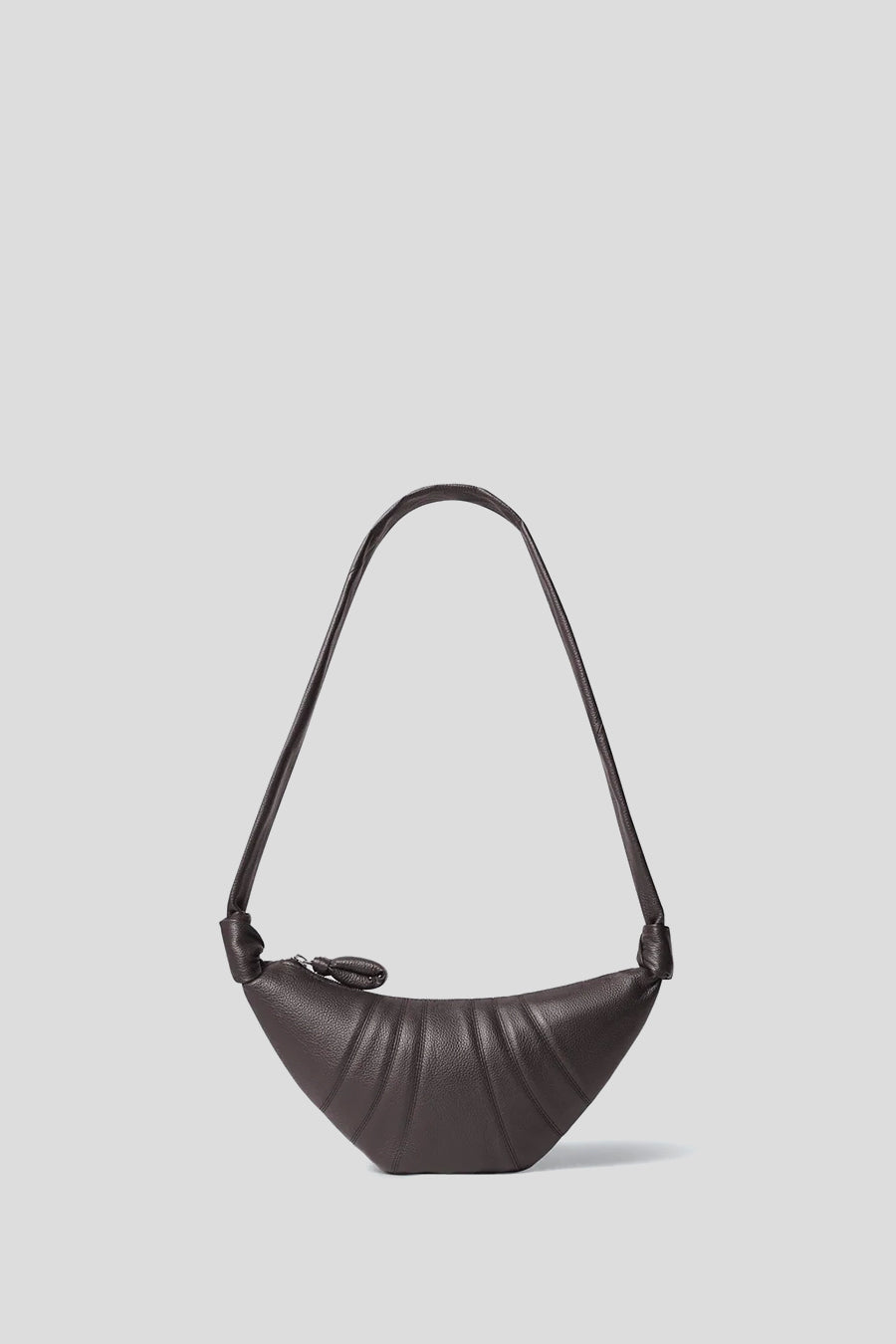 LEMAIRE - SAC SMALL CROISSANT GRAINED CHOCOLAT FONCÉ - LE LABO STORE