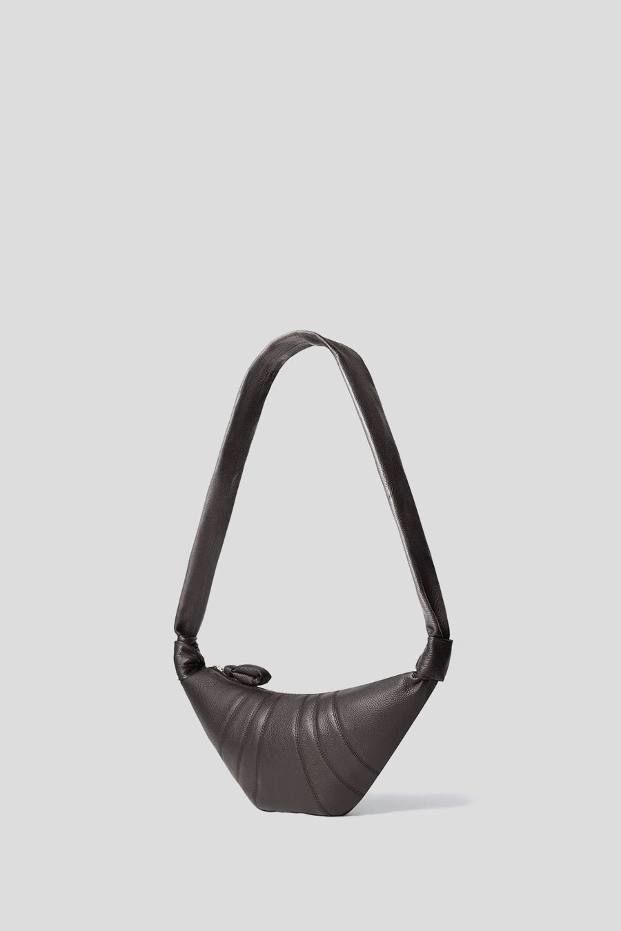 LEMAIRE - SAC SMALL CROISSANT GRAINED CHOCOLAT FONCÉ - LE LABO STORE