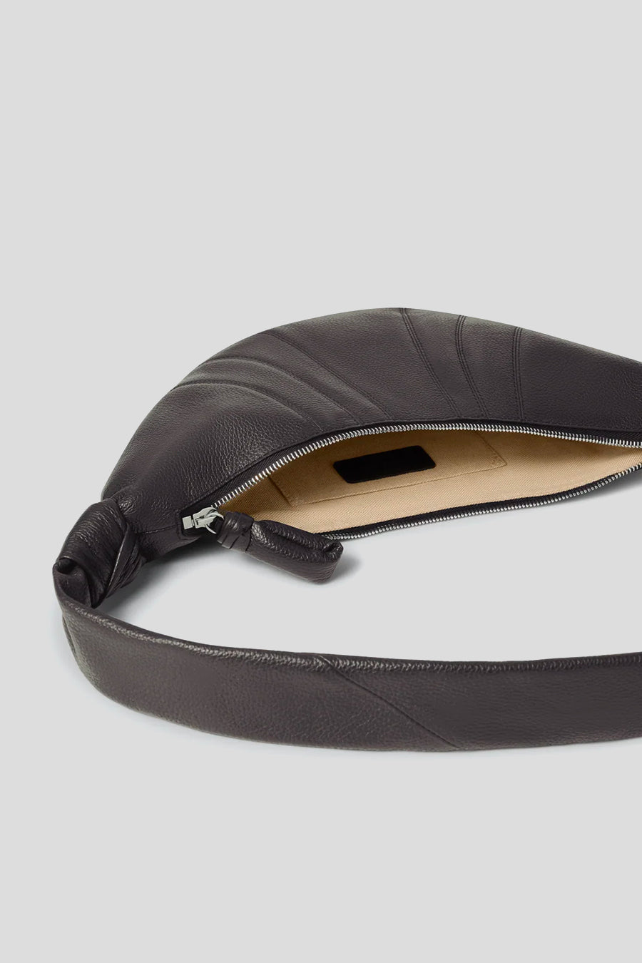 LEMAIRE - SAC SMALL CROISSANT GRAINED CHOCOLAT FONCÉ - LE LABO STORE