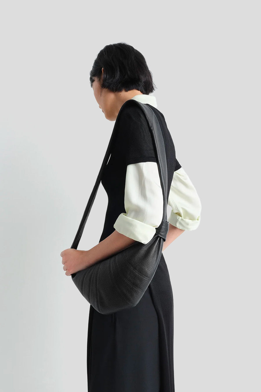 LEMAIRE - SAC SMALL CROISSANT NOIR - LE LABO STORE