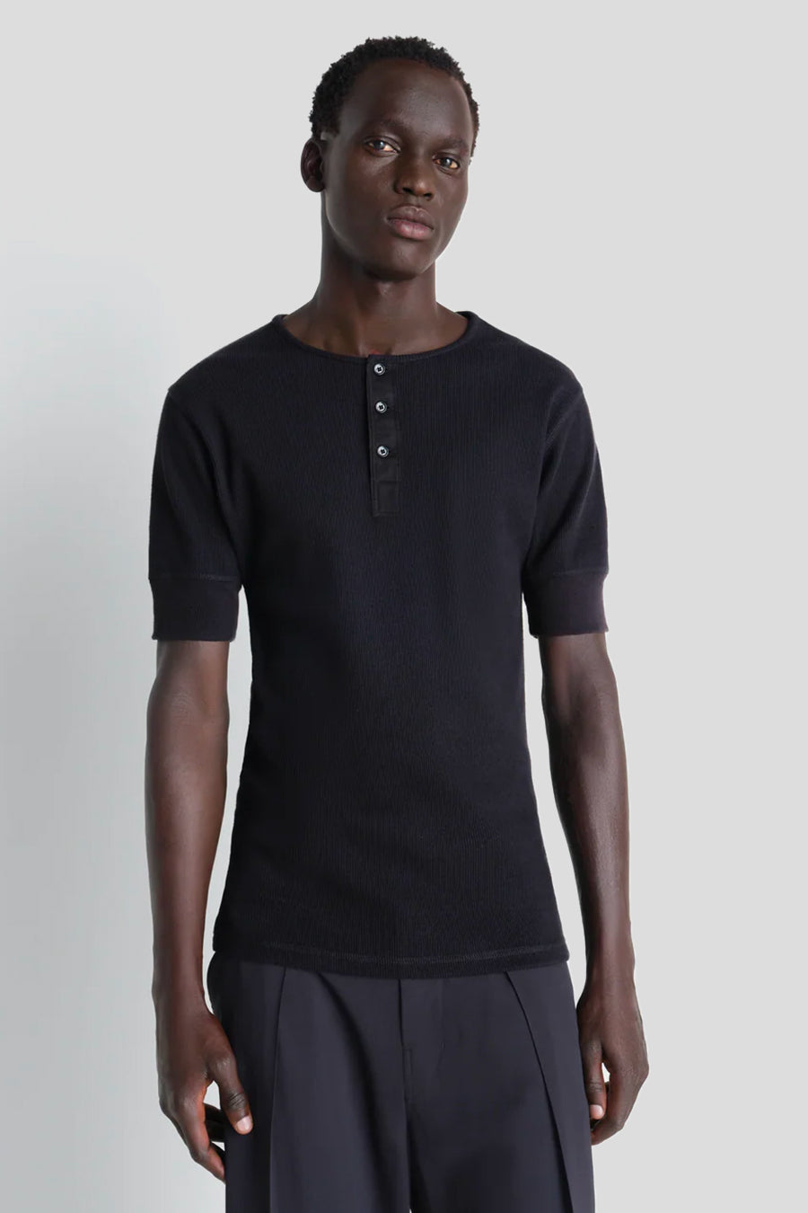 LEMAIRE - T-SHIRT RIB HENLEY NOIR - LE LABO STORE
