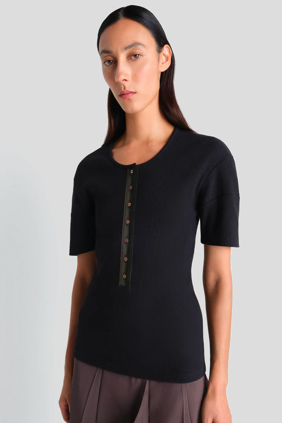 LEMAIRE - TOP FITTED HENLEY NOIR - LE LABO STORE