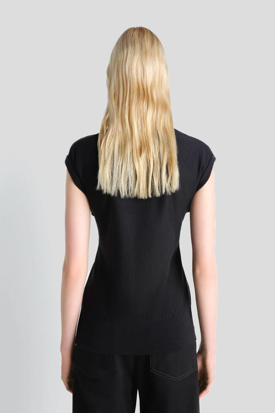 LEMAIRE - BLACK SLEEVELESS BUTTONED TOP - LE LABO STORE