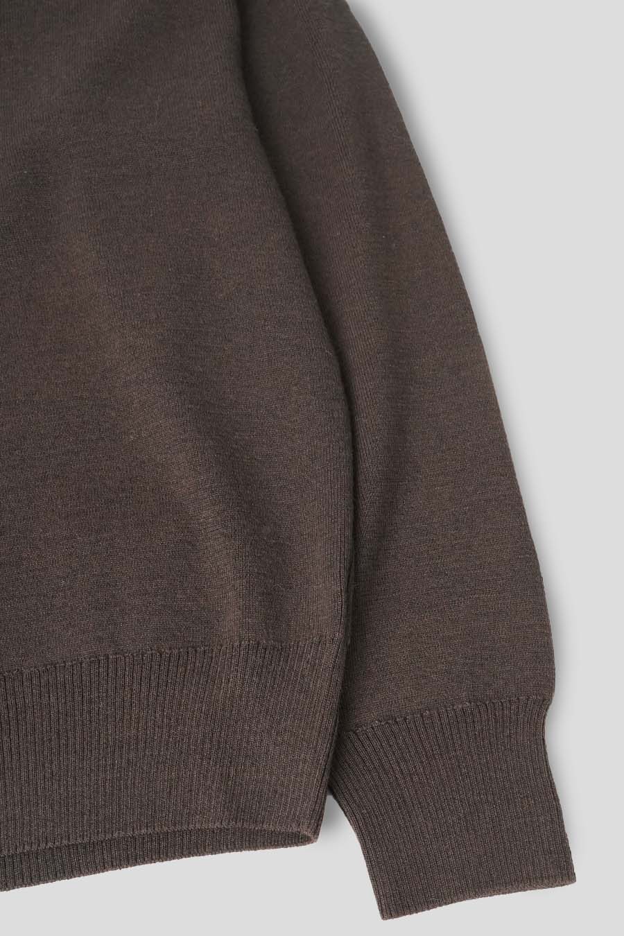 LEMAIRE - PULL À ENCOLURE EN V CACAO FONCÉ - LE LABO STORE