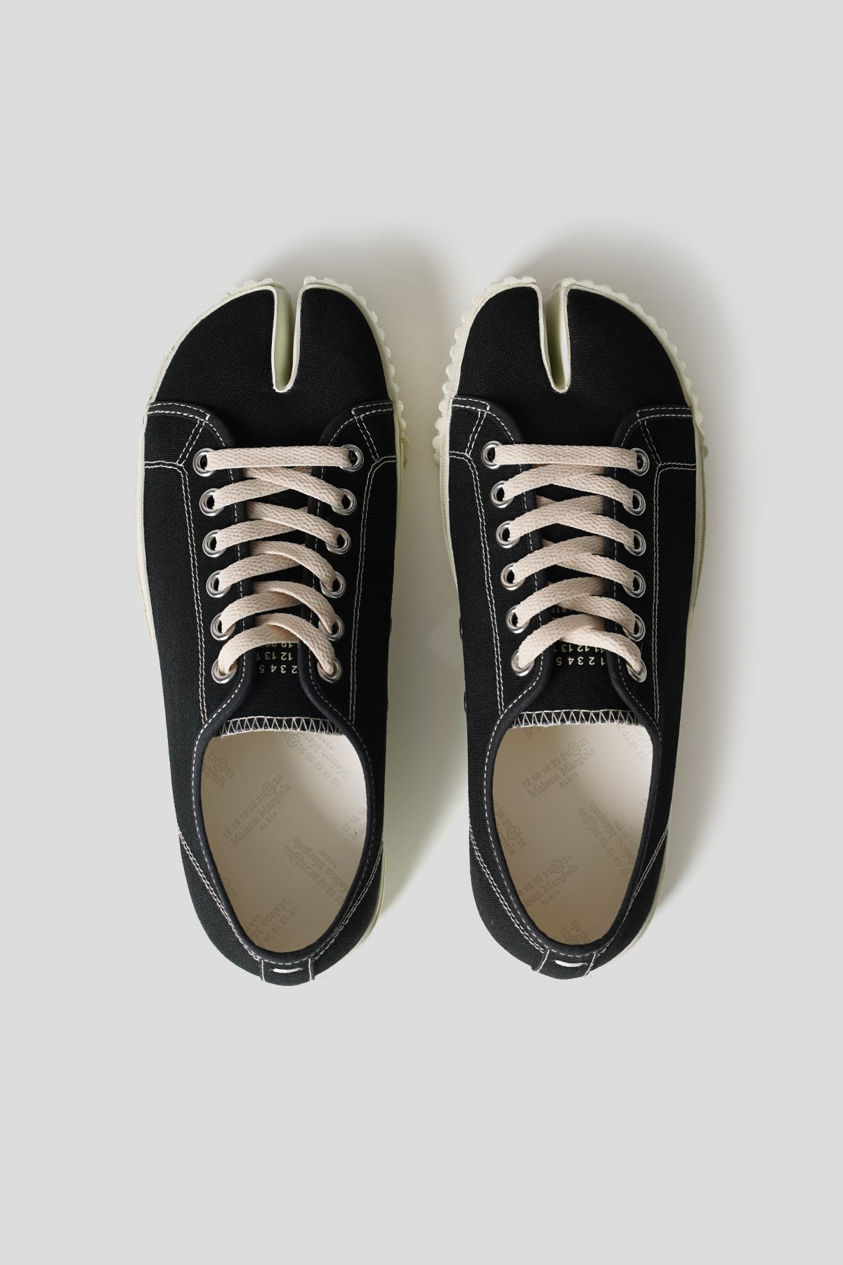 Maison Margiela BLACK TABI SNEAKERS – LE LABO STORE