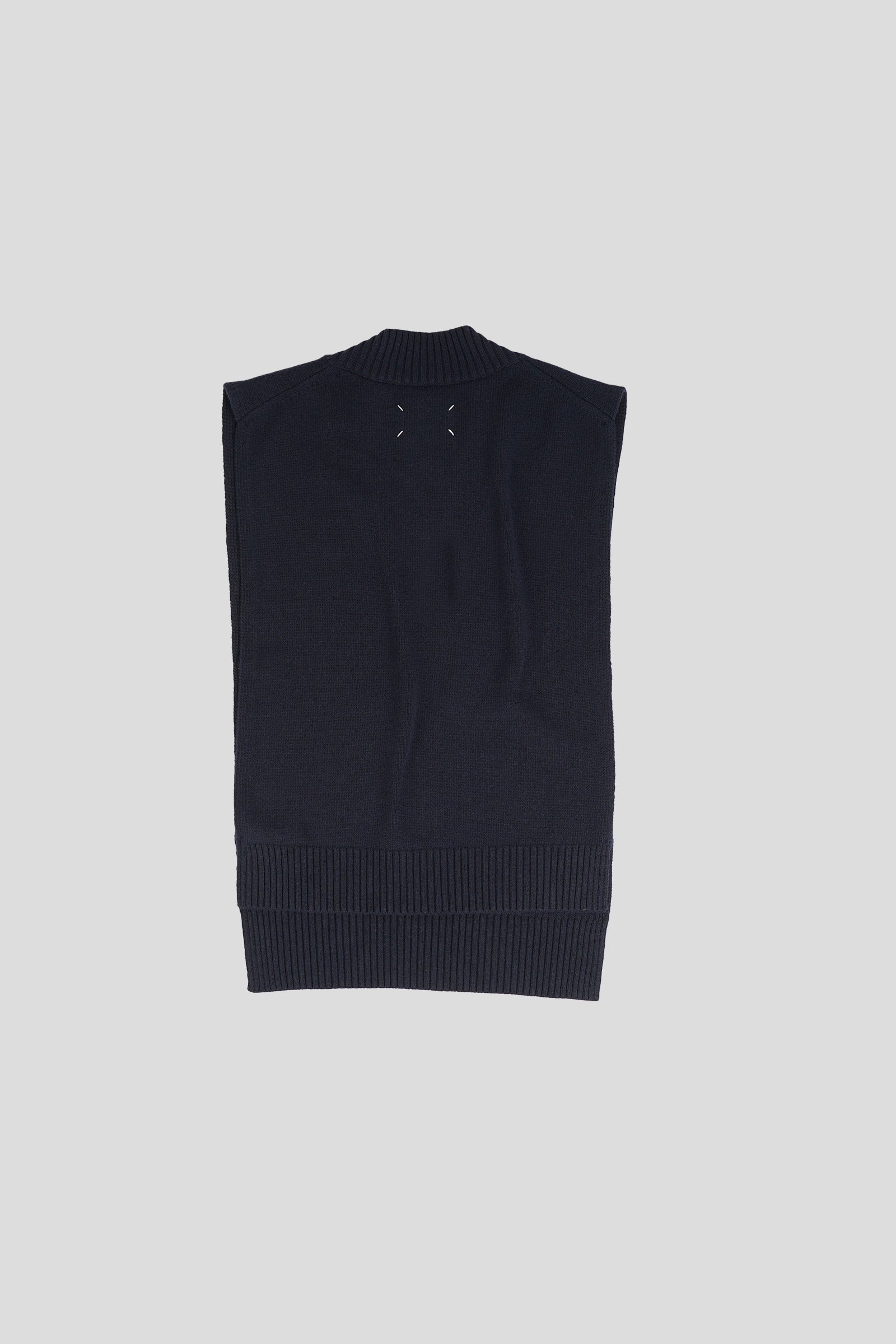 Maison Margiela - V-NECK TABARD MARINE - LE LABO STORE