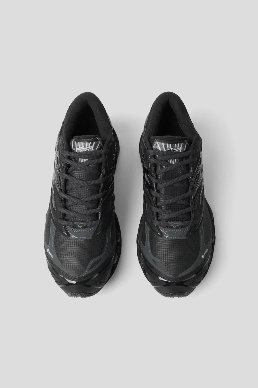 Mizuno - SNEAKERS PROPHECY LS GTX BLACK - LE LABO STORE