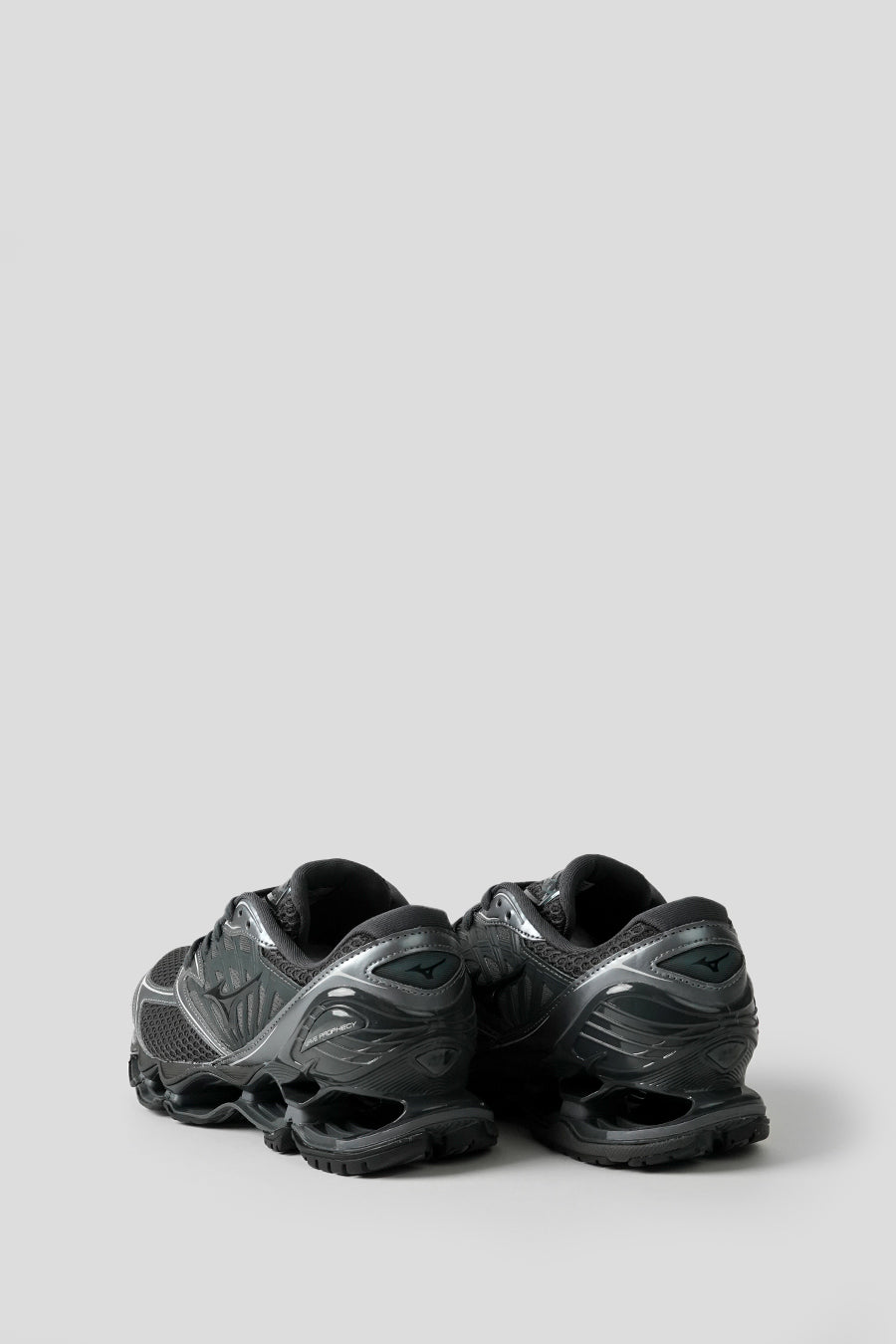 Mizuno - SNEAKERS WAVE PROPHECY LS BLACK SAND, BLACK ET METALLIC GRAY - LE LABO STORE