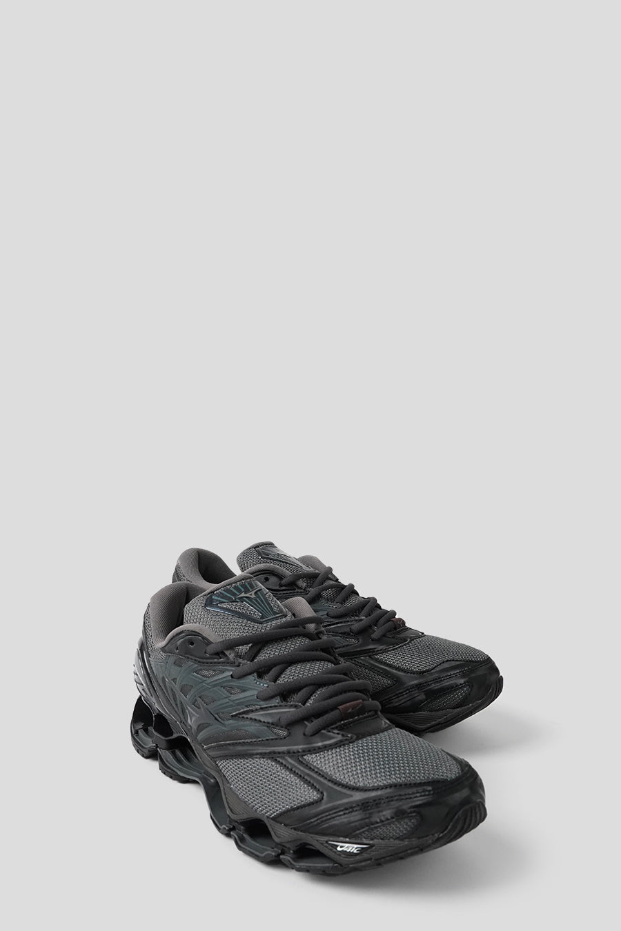 Mizuno - SNEAKERS WAVE PROPHECY LS IRON GATE, BLACK ET BLACK SAND - LE LABO STORE