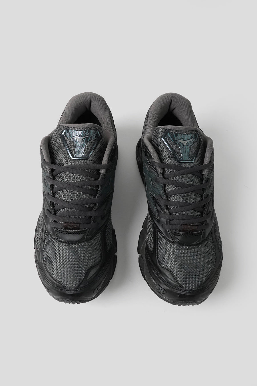 Mizuno - SNEAKERS WAVE PROPHECY LS IRON GATE, BLACK ET BLACK SAND - LE LABO STORE