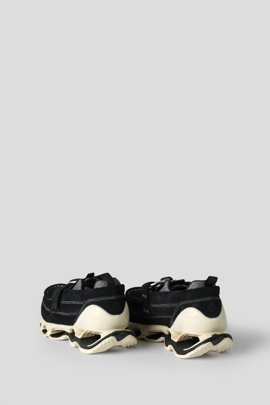 Mizuno - BLACK QUIET SHADE AND SILVER BIRCH WAVE PROPHECY RING MOC KOBAYASHI SNEAKERS - LE LABO STORE
