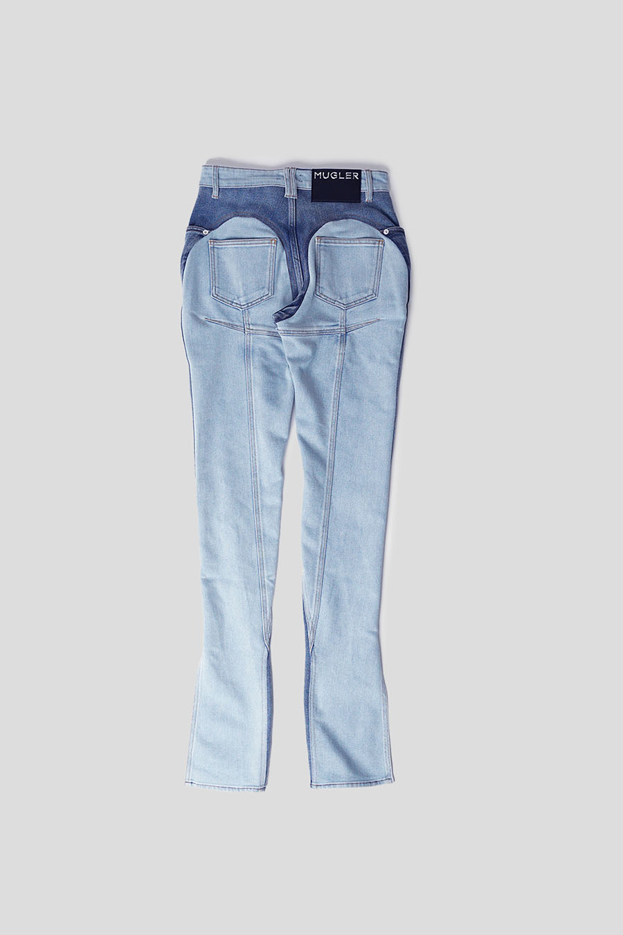 Jean Droit Petite Taille En Denim Bleu Clair Avec Ceinture Asymétrique Jean Droit Petite Taille En Denim Bleu Clair Avec Ceinture Asymétrique