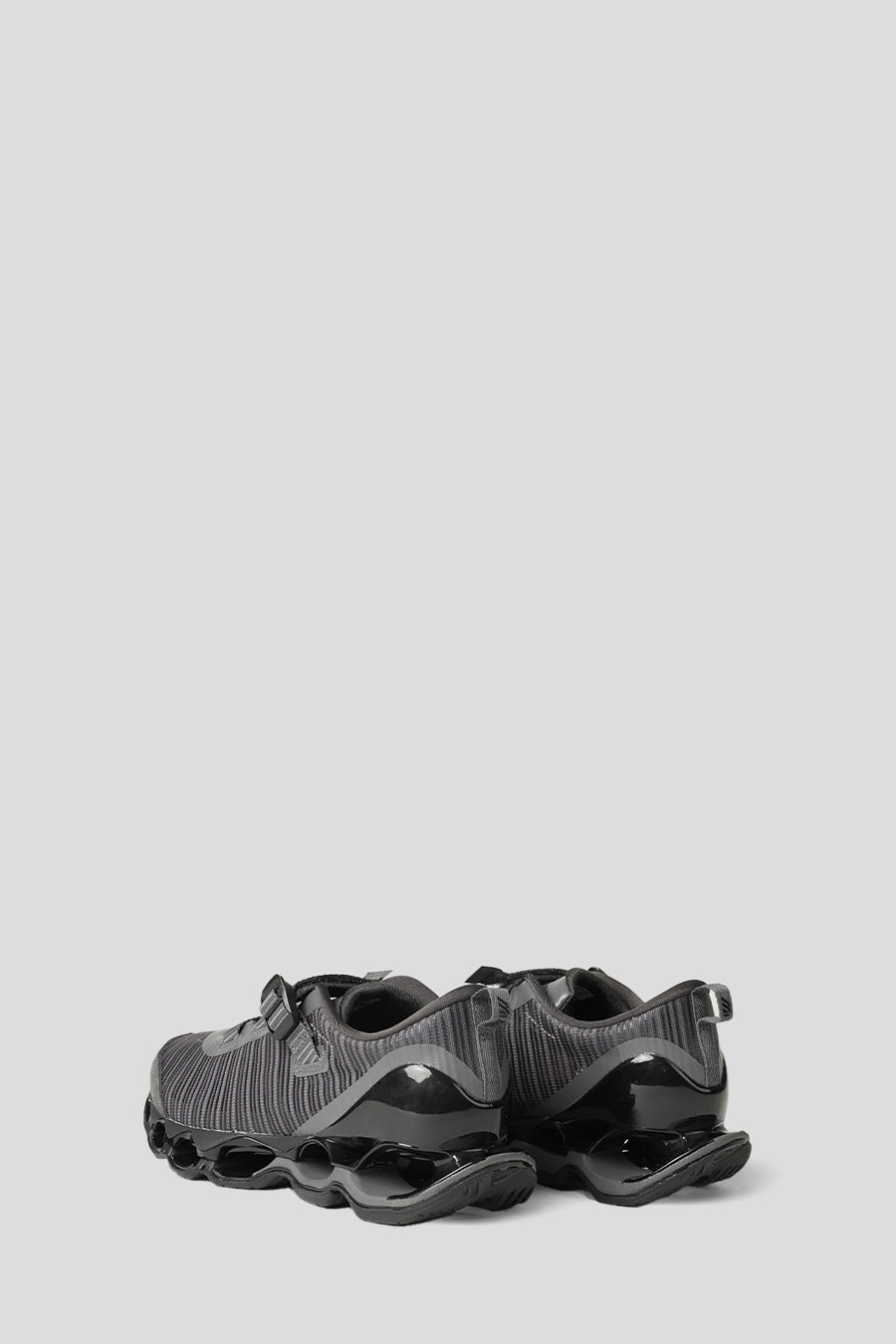 Mizuno - SNEAKERS WAVE PROPHECY STRAP 2 IRON GATE AND BLACK - LE LABO STORE