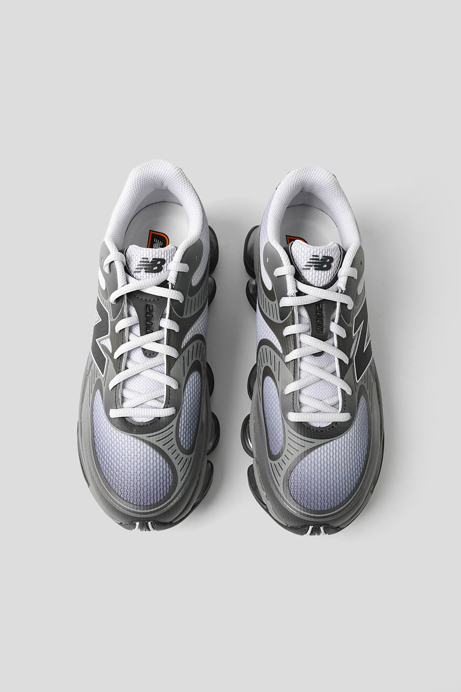 NEW BALANCE - SNEAKERS 2000PCD ABZORB PEARL GREY ET BLACK - LE LABO STORE