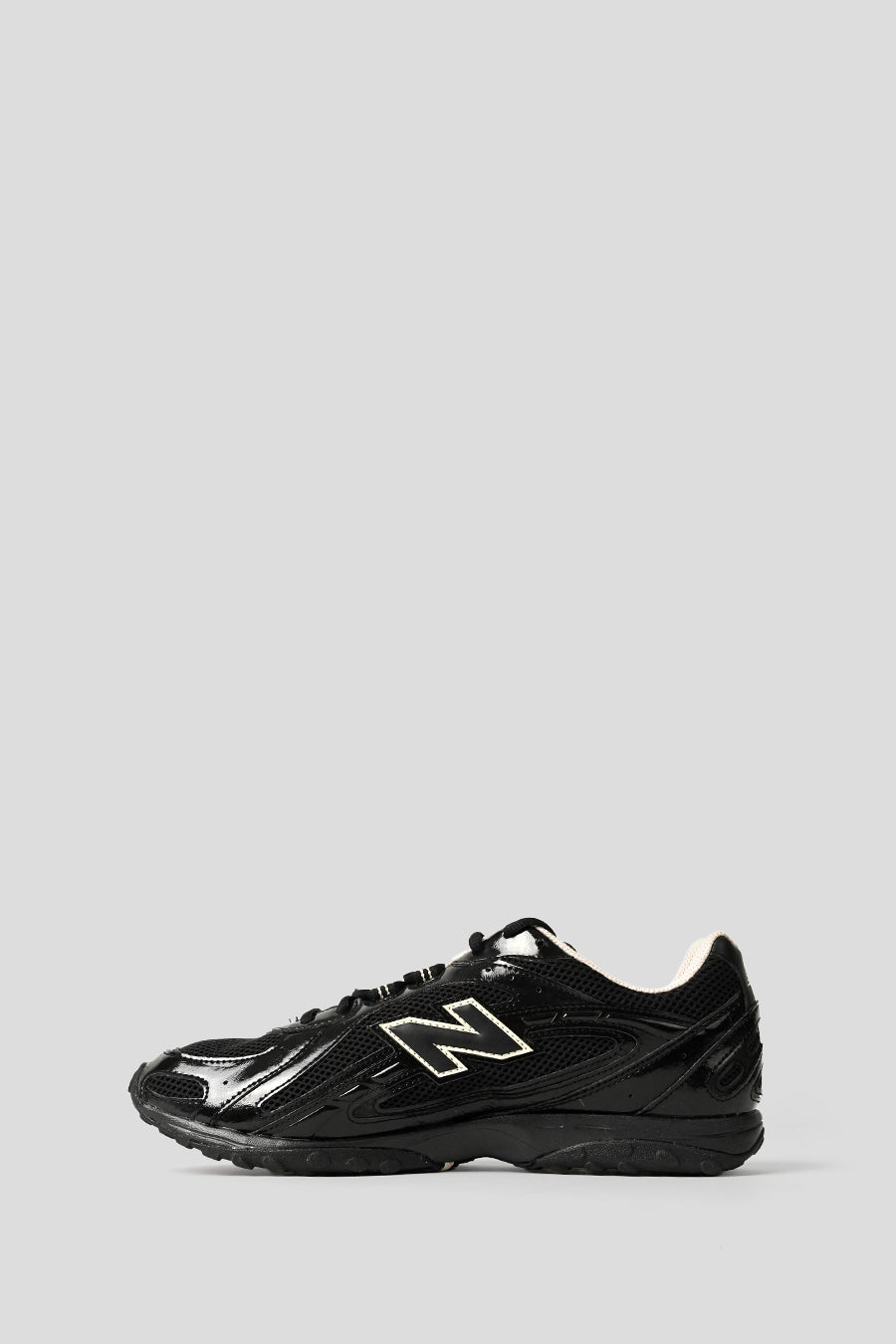 NEW BALANCE - BLACK AND TIMBERWOLF 204LMRA SNEAKERS - LE LABO STORE
