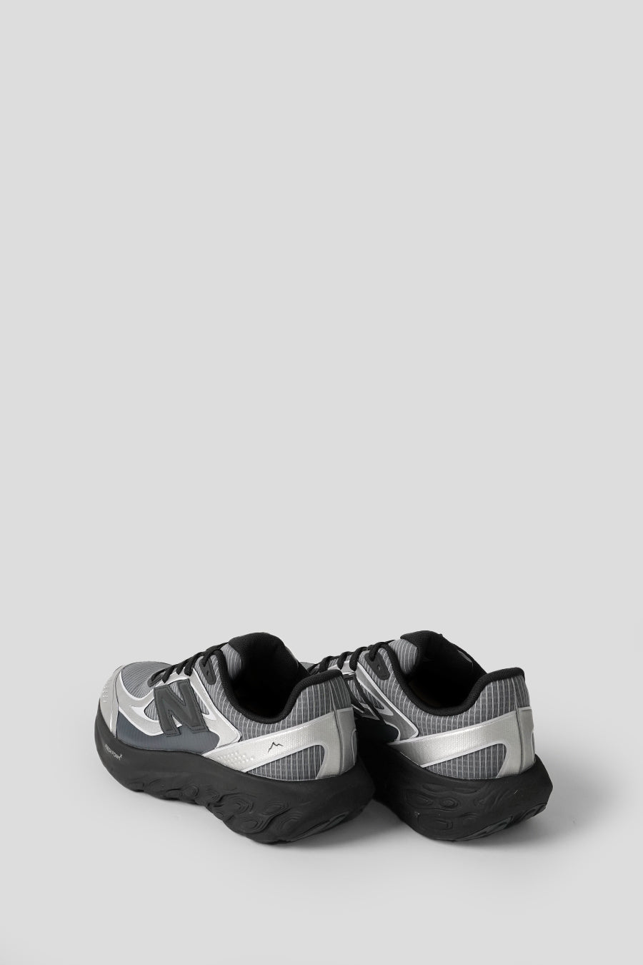 NEW BALANCE - SLATE GREY AND SILVER METALLIC FF TRAINER UTRNCA SNEAKERS - LE LABO STORE