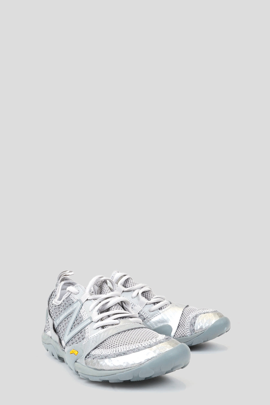 NEW BALANCE SLATE GREY AND SILVER METALLIC MINIMUS MT10 SNEAKERS